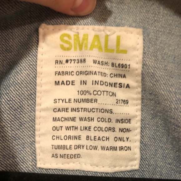 Madewell | Slighly Distressed Jean Jacket - Picture 3 of 4